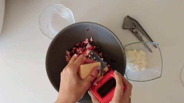 Салат со свеклой, просто, быстро, вкусно #салат #свекла #простойсалат #салатсосвеклой