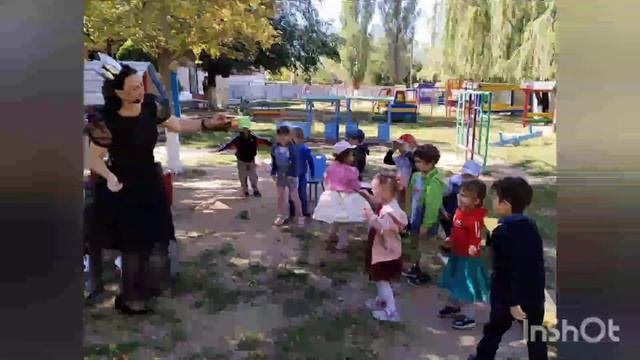 День знаний в младших и средней группе ДОУ