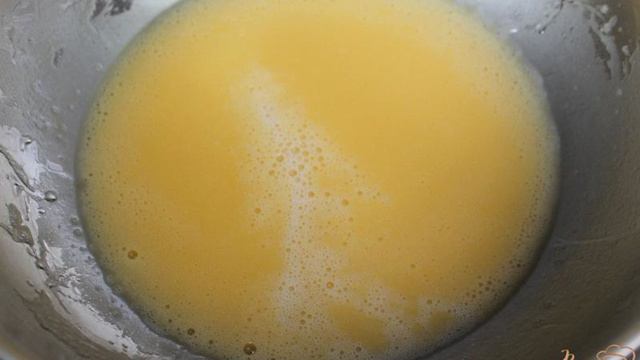 Молочные коржики на подсолнечном масле с колотым арахисом