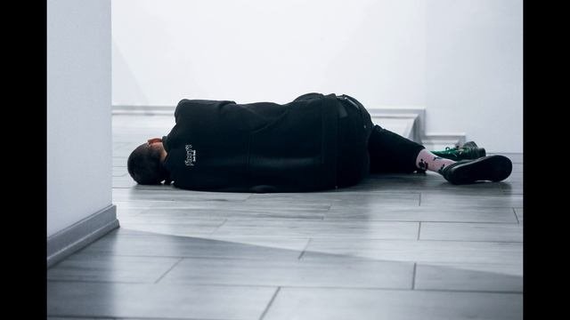 Он лежал на песке... - стихотворение поэта