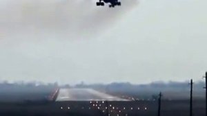 Посадка ИЛ 76 при сильном боковом ветре