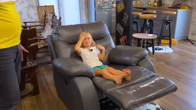 Круг и очки для бассейна и кукла для сестры(Перезалив) смотреть онлайн