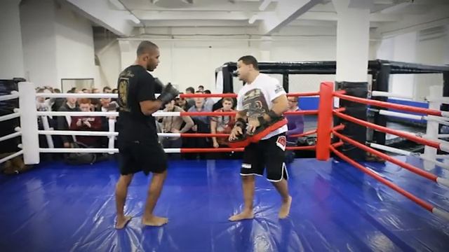 Кто ставил на Монсона, а кто на Емельяненко? смотреть онлайн