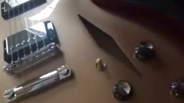 Gibson Dave Grohl ES-335 Gold Metallic Opening смотреть онлайн