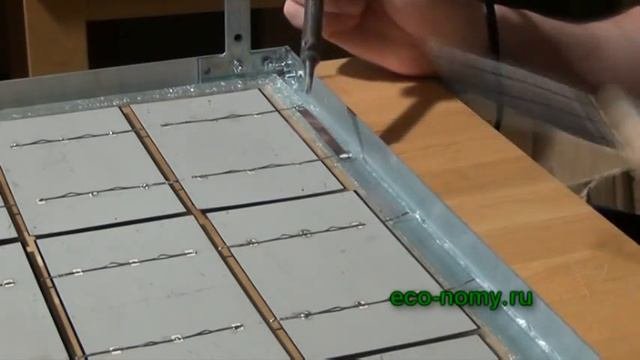Сборка солнечной батареи из набора солнечных элементо