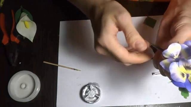 Как крепить брошь на готовое изделие из фоамирана