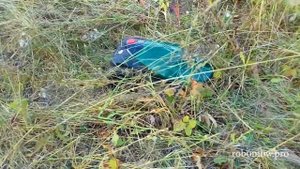 Робот-газонокосилка Robomow в высокой траве без насадок на колеса. Robomow308:overgrown lawn mowing