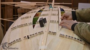 8. Завершение сборки корпуса из рейки. Лодка Аравана своими руками.