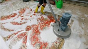 Яркое изменение цвета ковра в процессе стирки / Vivid color change of carpet during washing