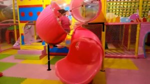 Детская игровая площадка и развлечения.