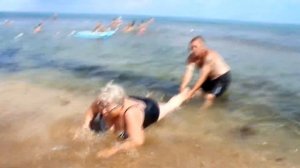 ШОКИРУЮЩИЕ КАДРЫ Зять топит Тещу  Из серии ЛЮБИТЕ СВОЮ ТЕЩУ