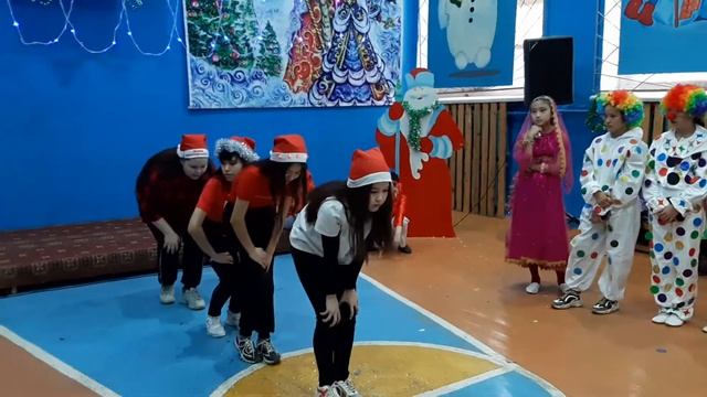 Новогодний танец 8 класс смотреть онлайн