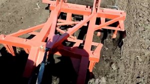 Самодельная дисковая борона АГД-1.3 в работе