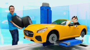 Автомастерская Bruder чинит машину Бен10 - ремонтный набор Брудер для мальчиков. Игрушки распаковка