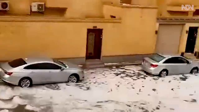 Billions of Stones hit Saudi Arabia! Hail Flooded the desert and the city of Buraidah. Hailstorm смотреть онлайн