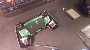 ЧТО ДЕЛАТЬ, ЕСЛИ НЕ РАБОТАЕТ КРЕСТОВИНА НА DUALSHOCK 4?