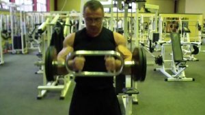 Александр Ярмоленко тренировка рук брахиалис в грифе рамке