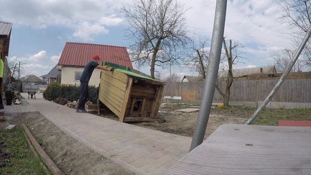Подожгли деревянный туалет!