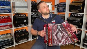 Многотембровая гармонь из обычной благодаря современной электронике.