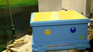 Улей Волгарь 16 рамок на пасеке у родника. Пчеловодство.