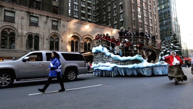 Macy's Thanksgiving Day Parade, Manhattan, New York City смотреть онлайн