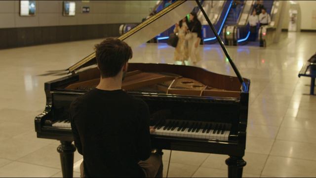Street Piano: River Flows In You смотреть онлайн