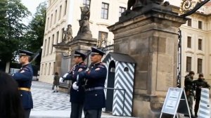 Президентский дворец в Праге (Чехия) Смена караула.