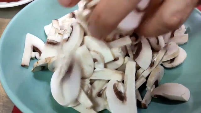 Ancient dish of mushrooms.Старинное блюдо из грибов.