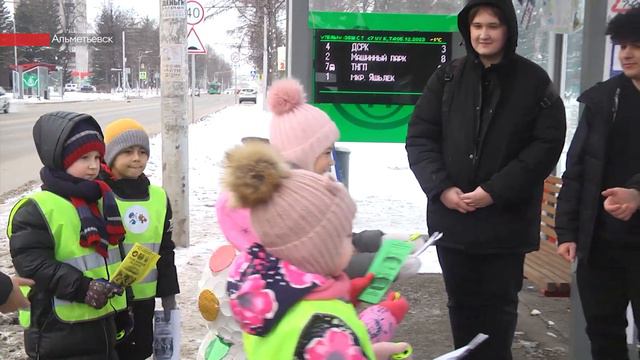 Детские рисунки появились на автобусных остановках в Альметьевске смотреть онлайн