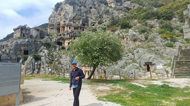 Амфитеатр и захоронения Древней Ликии и Рима.