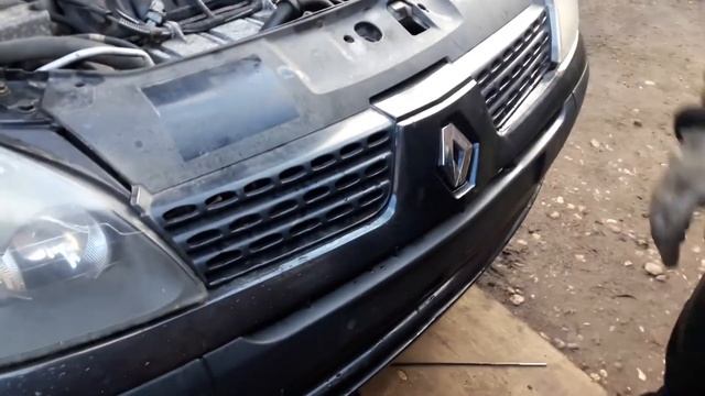Renault Symbol 2006 (Рено Симбол 2006 года) - Замена Масла в Двигателе (Engine Oil change) смотреть онлайн