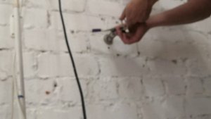 Как вынуть пробку из стены под от мелкой до крупной