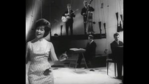 Нина Дорда (музыка Аркадий Островский, слова Сергей Островой) — Песня остается с человеком