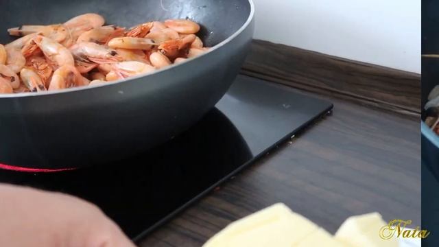 Как приготовить замороженные креветки на сковороде.Самый простой рецепт креветок??