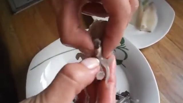 Как чистить и приготовить кальмары