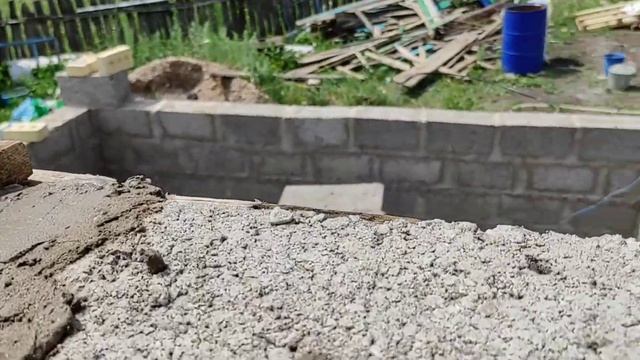 БАНЯ ИЗ КЕРАМЗИТНЫХ БЛОКОВ СВОИМИ РУКАМИ. КАК СДЕЛАТЬ ОКОННУЮ И ДВЕРНУЮ ПЕРЕМЫЧКУ СВОИМИ РУКАМИ.