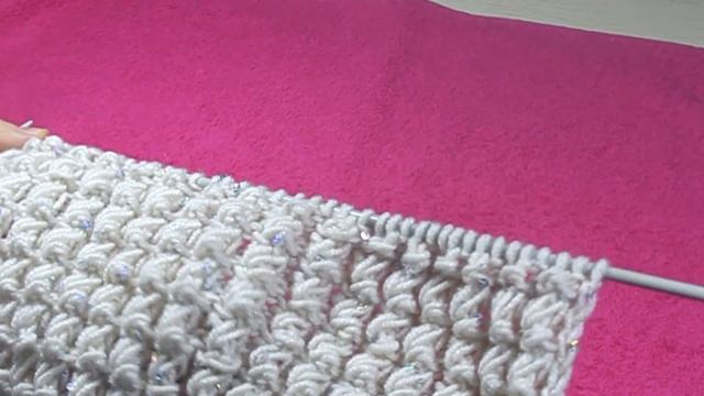 БЕРЕТ ОБЪЕМНЫМ УЗОРОМ спицами. TAKES WITH THREE-DIMENSIONAL PATTERN WITH PINS.