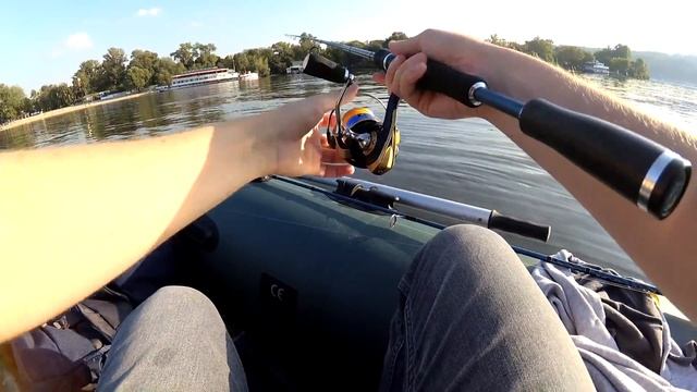 Городская рыбалка в сентябре! Окунь, жерех! смотреть онлайн