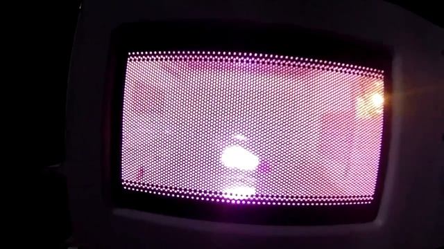 Как заменить лампочку в свч Эксперимент. Положили в микроволновку обычную лампочку и происходит, довольно ин