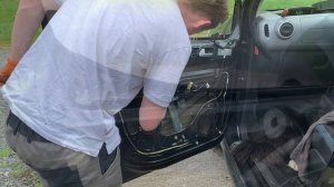 Citroen Berlingo front door disassembly and removal