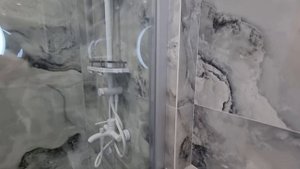 Душевой поддон из плитки  квартире.