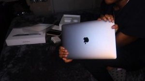 Macbook Pro 2020 13 inch unboxing 2021