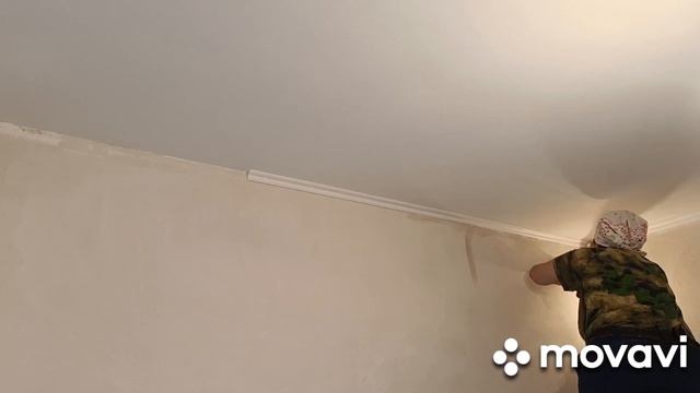 Потолочные галтели монтаж на кухне