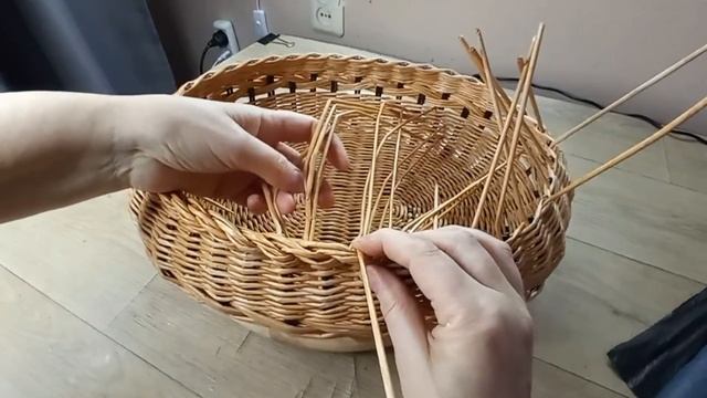 Овальный Пузатик из газетных трубочек. Итальянская загибка. Часть 3. Pot-bellied. Bending. Part 3. смотреть онлайн