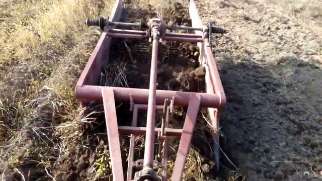 Копка картофеля прицепным картофелекопателем КСТ 1,4 смотреть онлайн