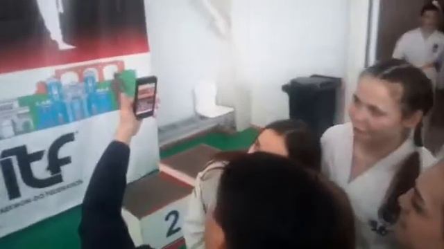 Тхэквондо, плакат в зале соревнований, реакция зрителей смотреть онлайн