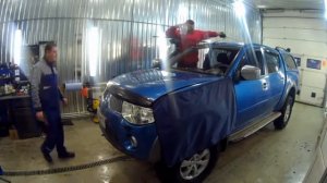 Установка нового лобового стекла AGC на автомобиль Mitsubishi L200