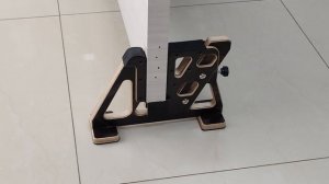 Держатель дверного полотна