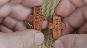 Маленькие крестики из дерева бубинга