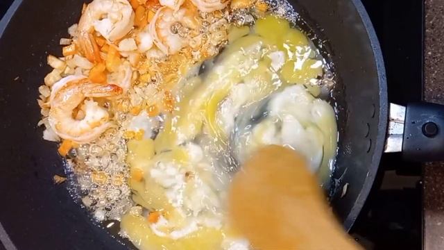 ЖАРЕНЫЙ РИС по ТАЙСКИ с креветками яйцом и овощами